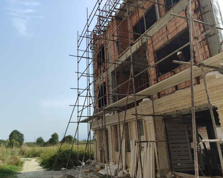 پروژه مسکونی مهندس میرعابدینی در بندرگز با سطح زیربنای 700 مترمربع در 3 طبقه در حال ساخت است.