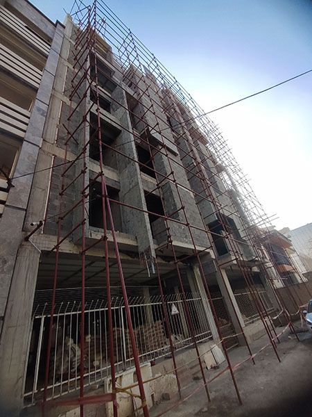 پروژه مسکونی مهندس توفیقی در گرگان با مساحت 2100 مترمربع کف سازی از اسکرید برای ایجاد سطوحی مقاوم و یکنواخت بهره می‌برد.